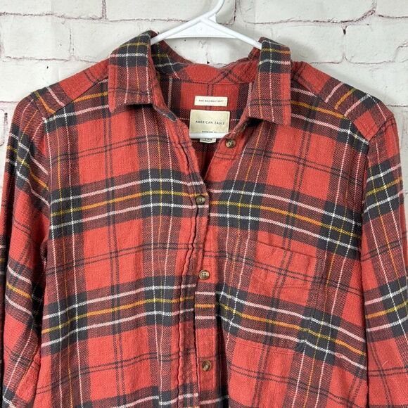 American Eagle Shirt Womens Medium Button Up Ahhmazingly Soft Boyfriend Fit Red - Picture 2 of 9